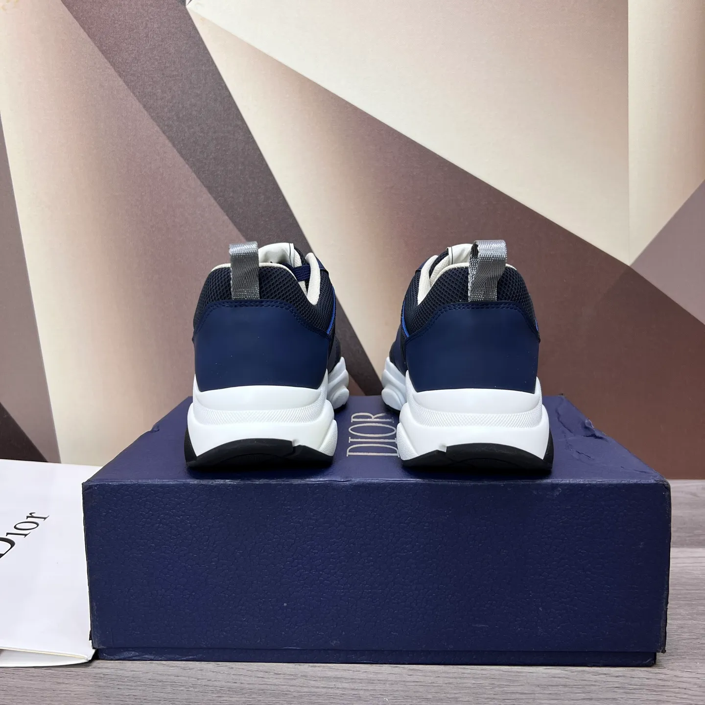 Factory price: 438💰Original Dior quality.~ Unique modern style sneakers. 🏃A must-have casual shoe for trendy men😍😍 Imported cowhide fabric, sheepskin foot pads (refuse to discolor and grind feet) soles: Original soles specially provided by the original factory, French lazy style design ⚠️Fit to the feet, original quality, super comfortable original soles. It’s like shooting the real thing🎬The real thing is better, high-quality sneakers, men’s shoe size: 38-44, (45 can be customized)